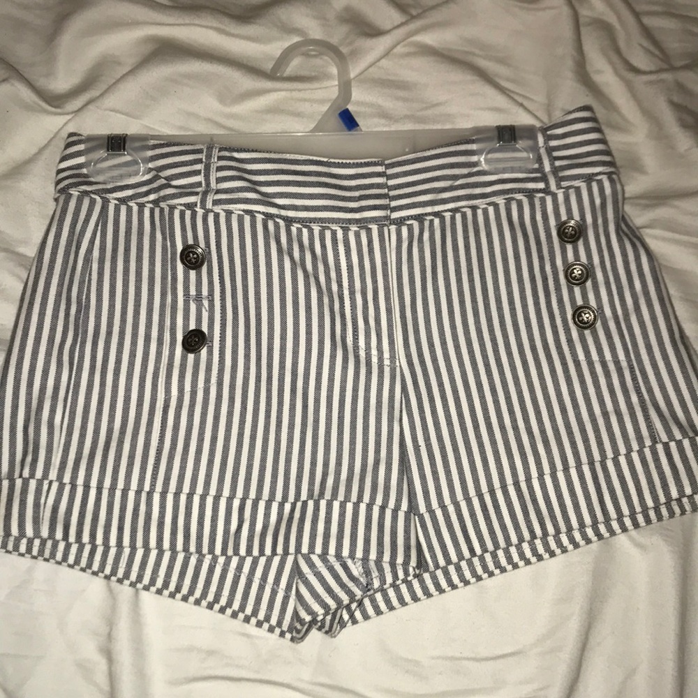 stripped shorts⭐️